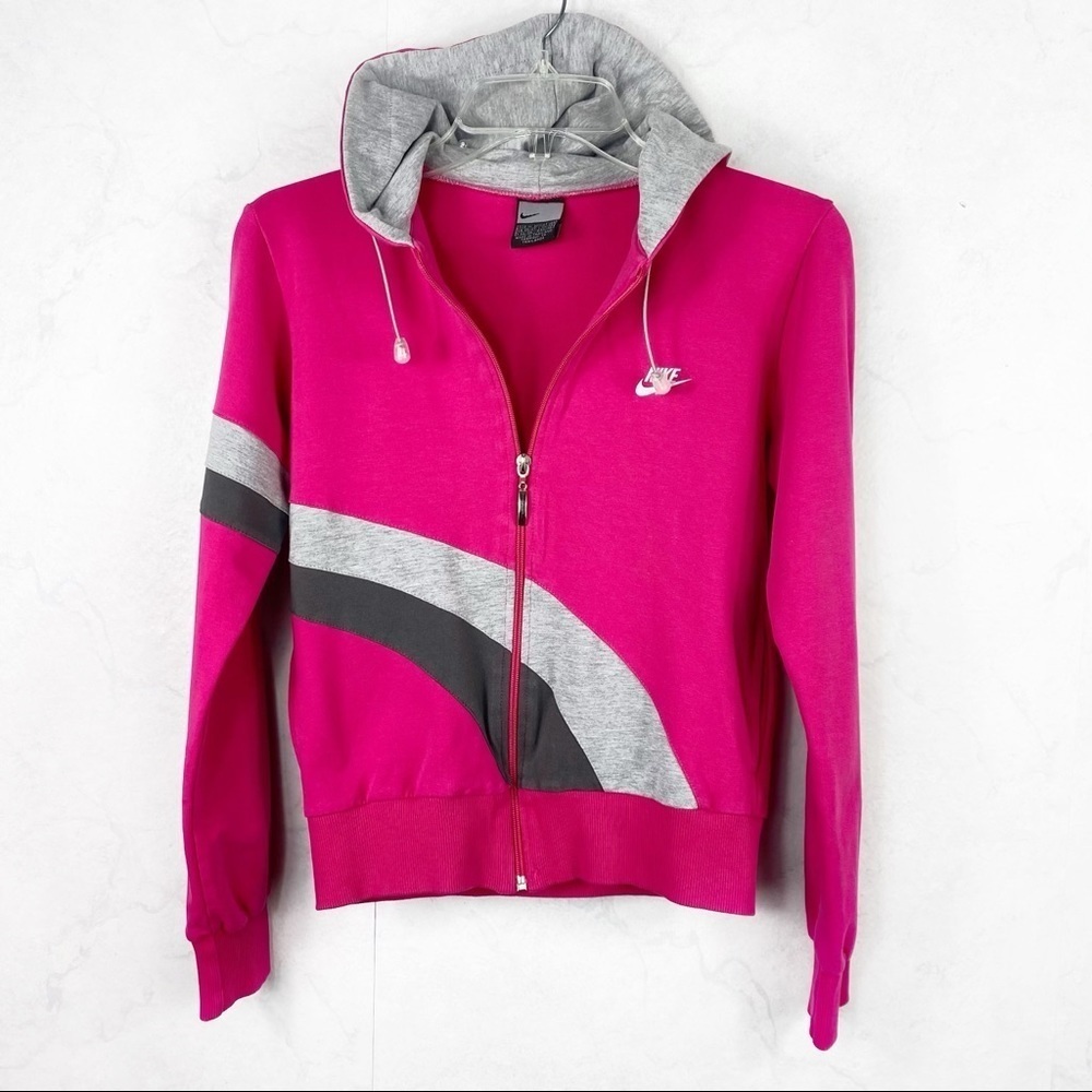 [Nike]